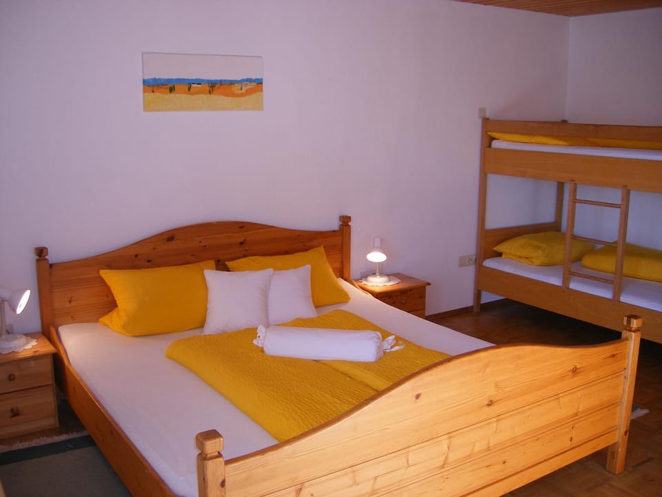 Bed, Photo of the whole room, bunk bed