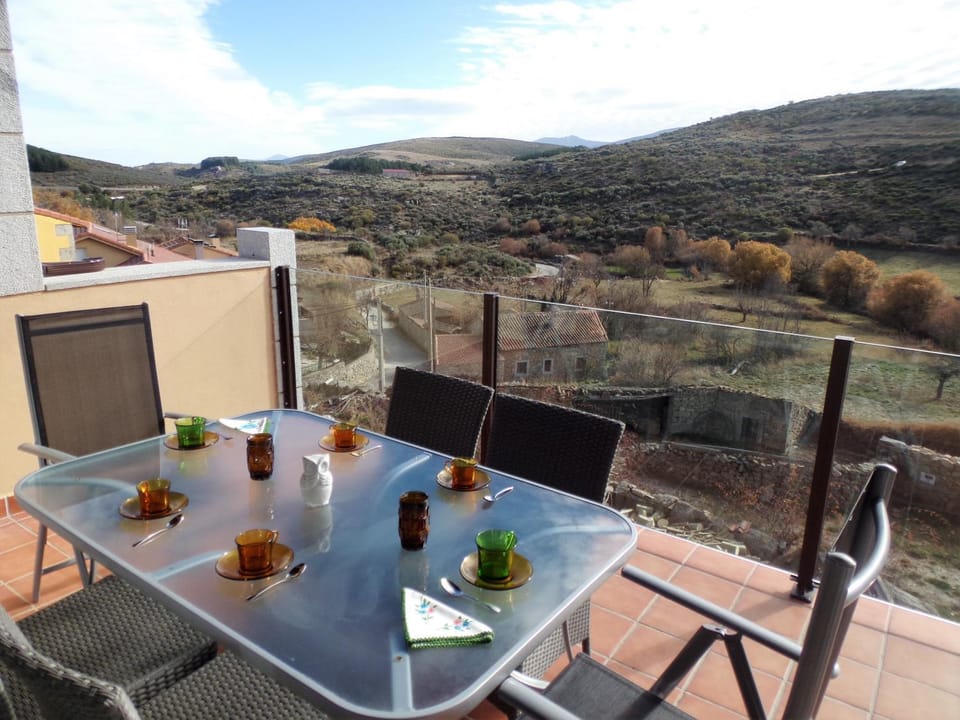BBQ facilities, View (from property/room), Balcony/Terrace, Mountain view