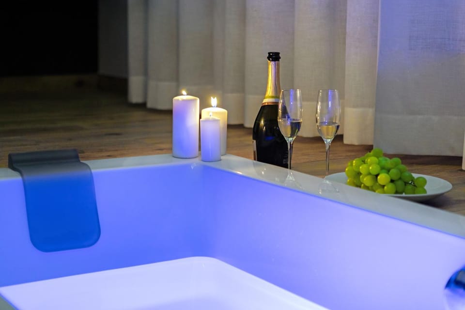 Hot Tub, Area and facilities, Bath