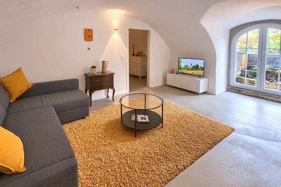 TV and multimedia, Living room, Inner courtyard view