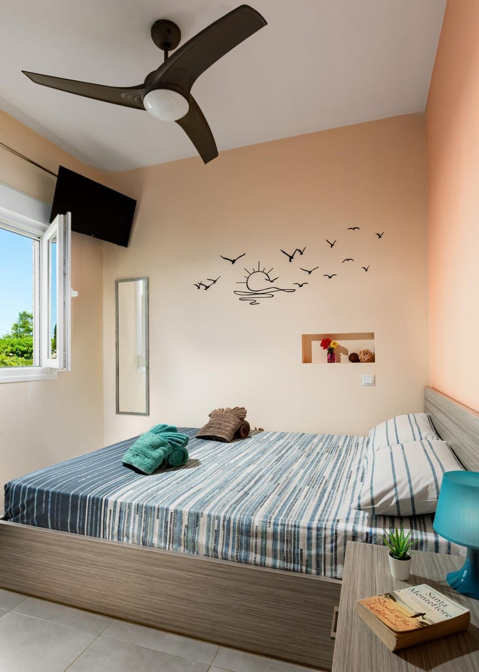 Bed, Bedroom, towels, wardrobe