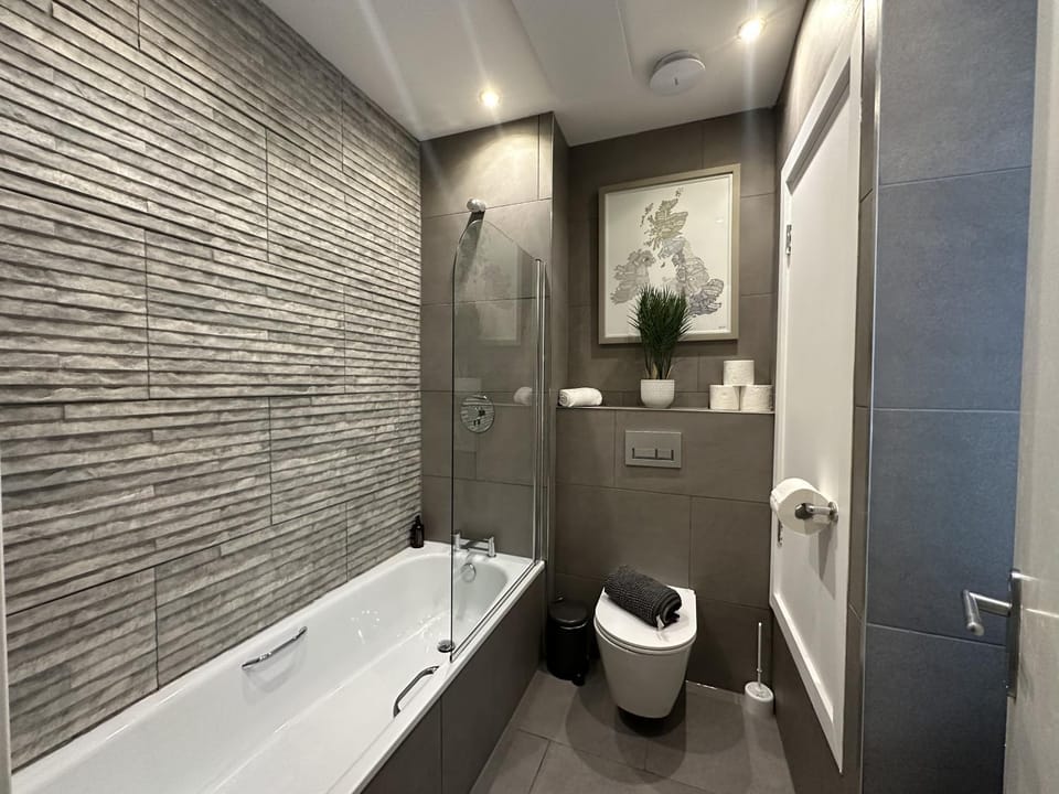 Shower, Toilet, Bath