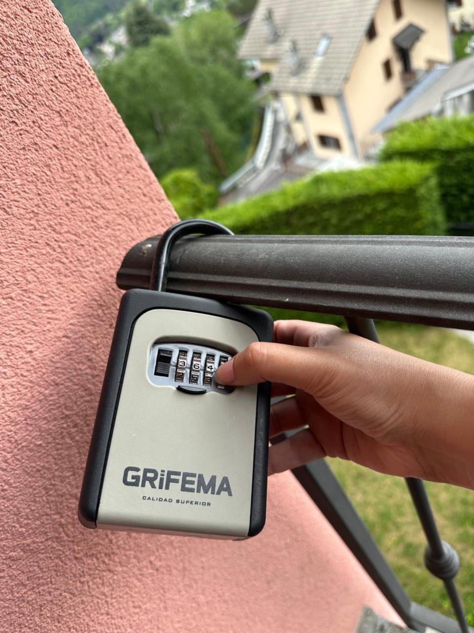 Facade/entrance, safe