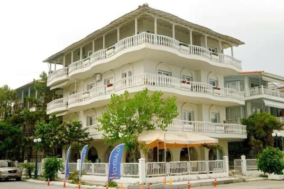 Nearby landmark, Facade/entrance, Property logo or sign, Neighbourhood, Natural landscape, Summer, Beach, On site, City view, Landmark view, Mountain view, Sea view, Street view