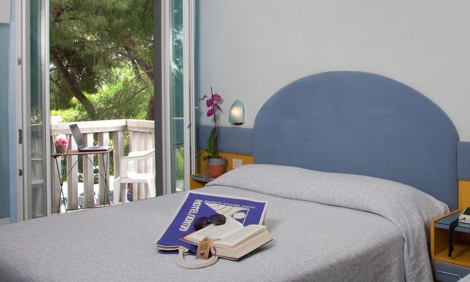 Bed, View (from property/room), Balcony/Terrace, Photo of the whole room, Bedroom