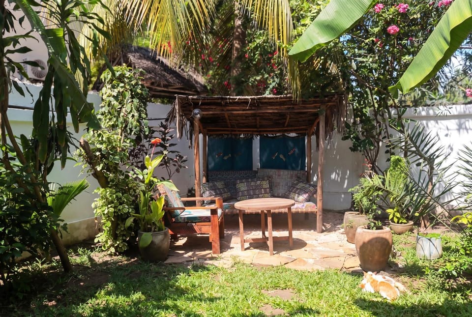 Garden, Seating area, Garden view