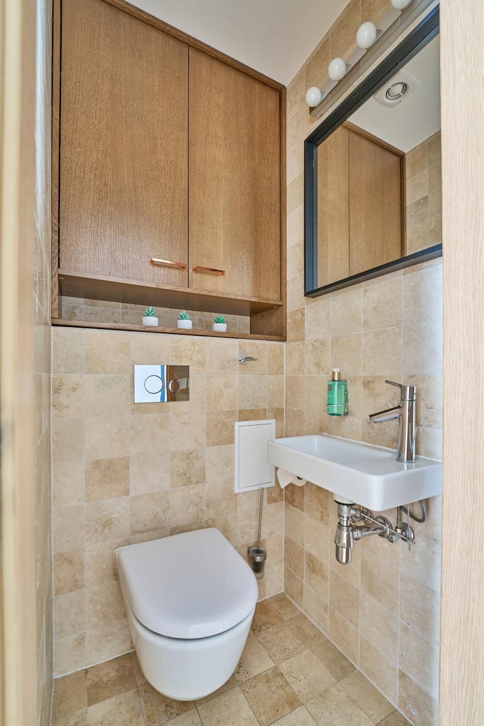 Toilet, Bathroom, towels