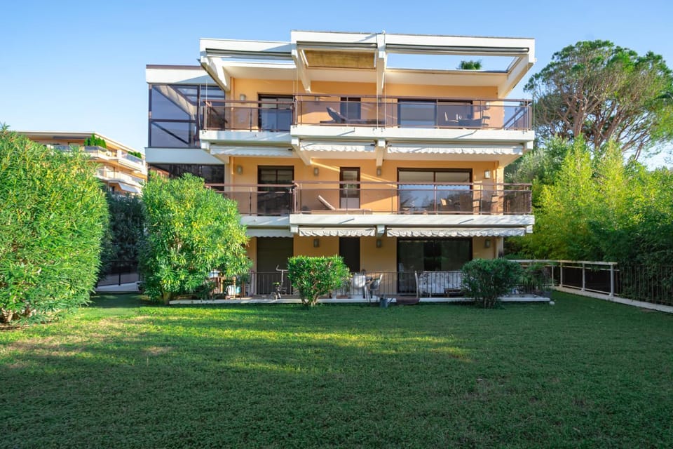 Property building, Day, Garden, Garden
