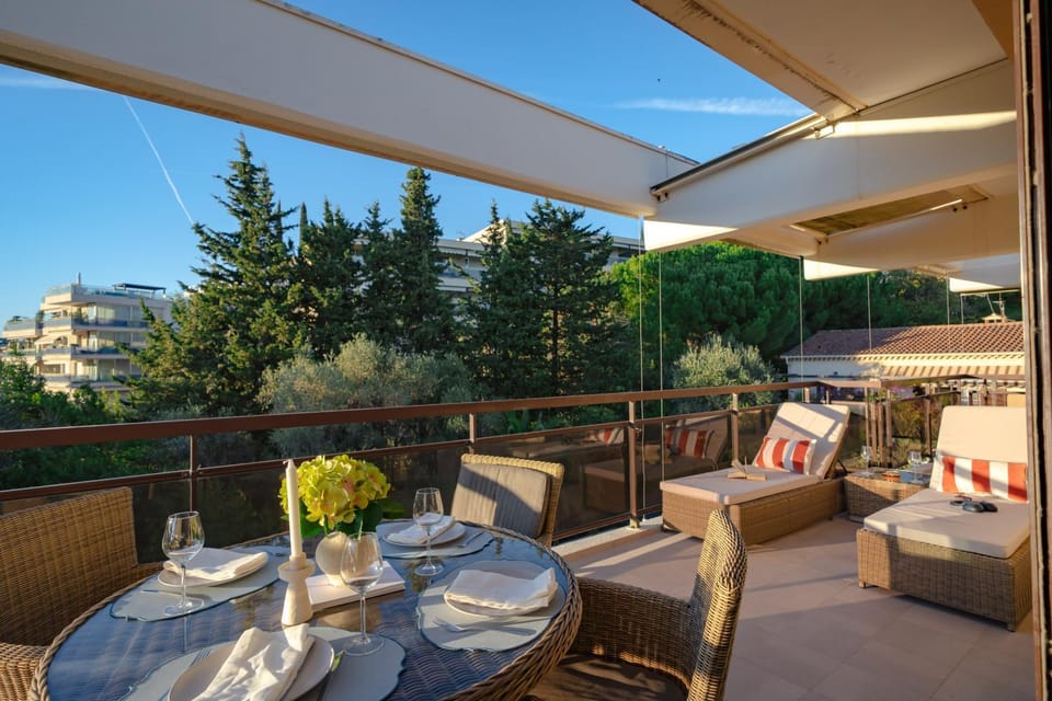 View (from property/room), Balcony/Terrace, Balcony/Terrace, Seating area, Garden view, sunbed