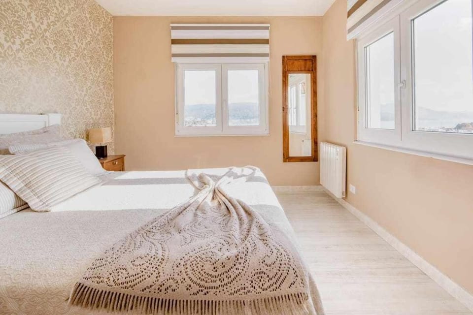 Photo of the whole room, Bedroom, Sea view