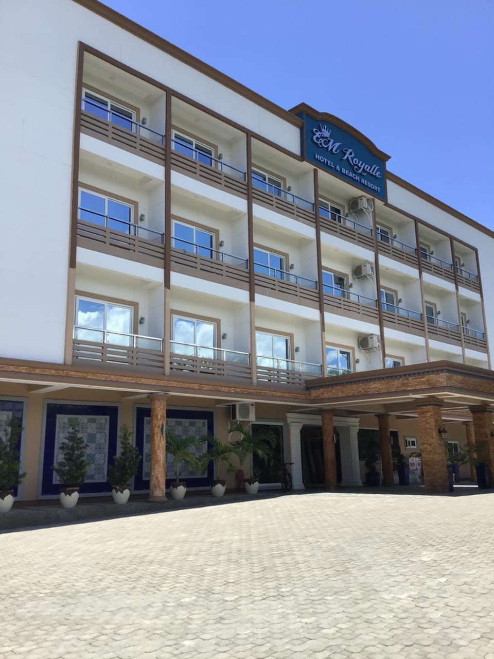 EM Royalle Hotel & Beach Resort Hotel in San Juan