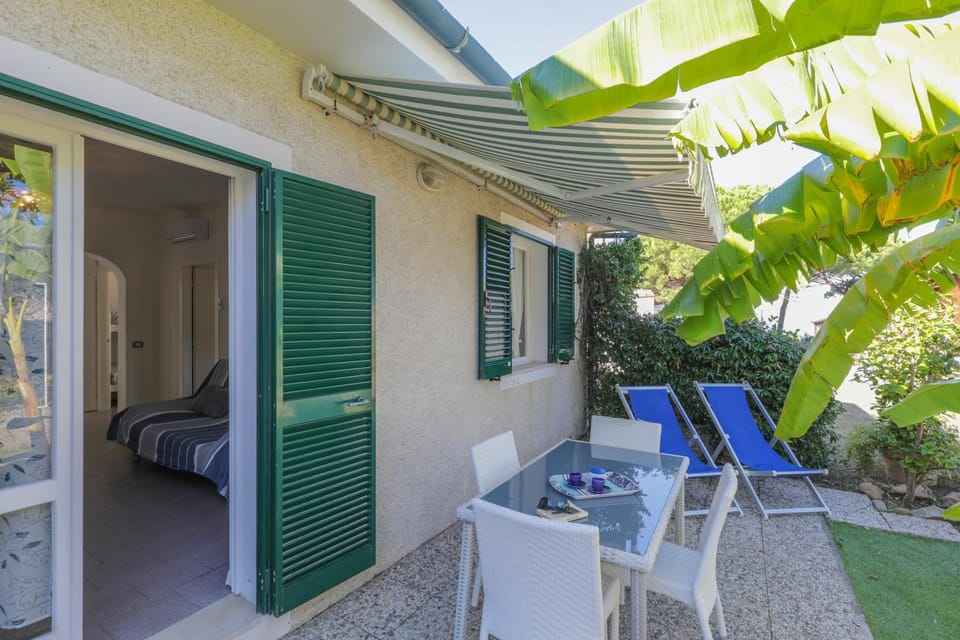 Patio, Facade/entrance
