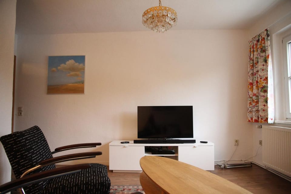Living room, Photo of the whole room, Decorative detail