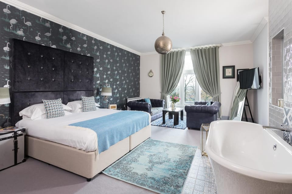 Bathroom, Living room, Bedroom