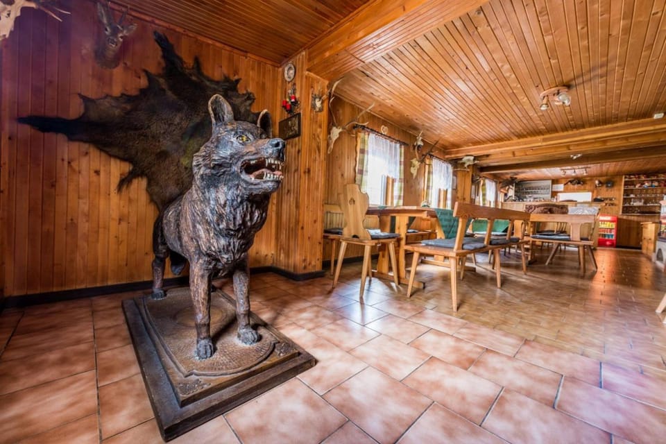 Restaurant/places to eat, Dining area