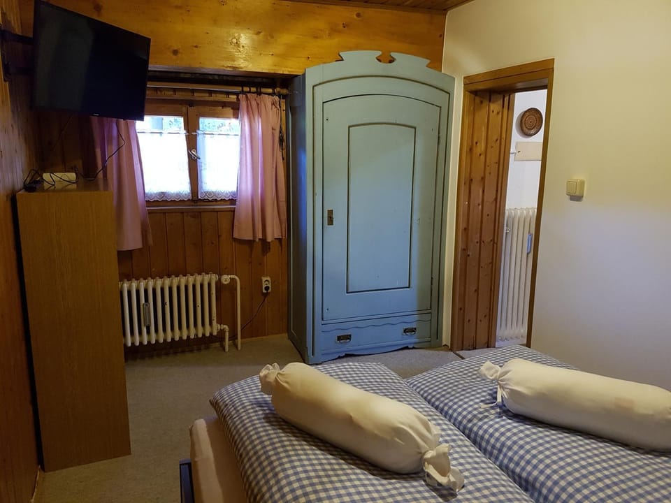 Ferienwohnung Kraihof, 83703 Gmund am Tegernsee Apartment in Bavaria