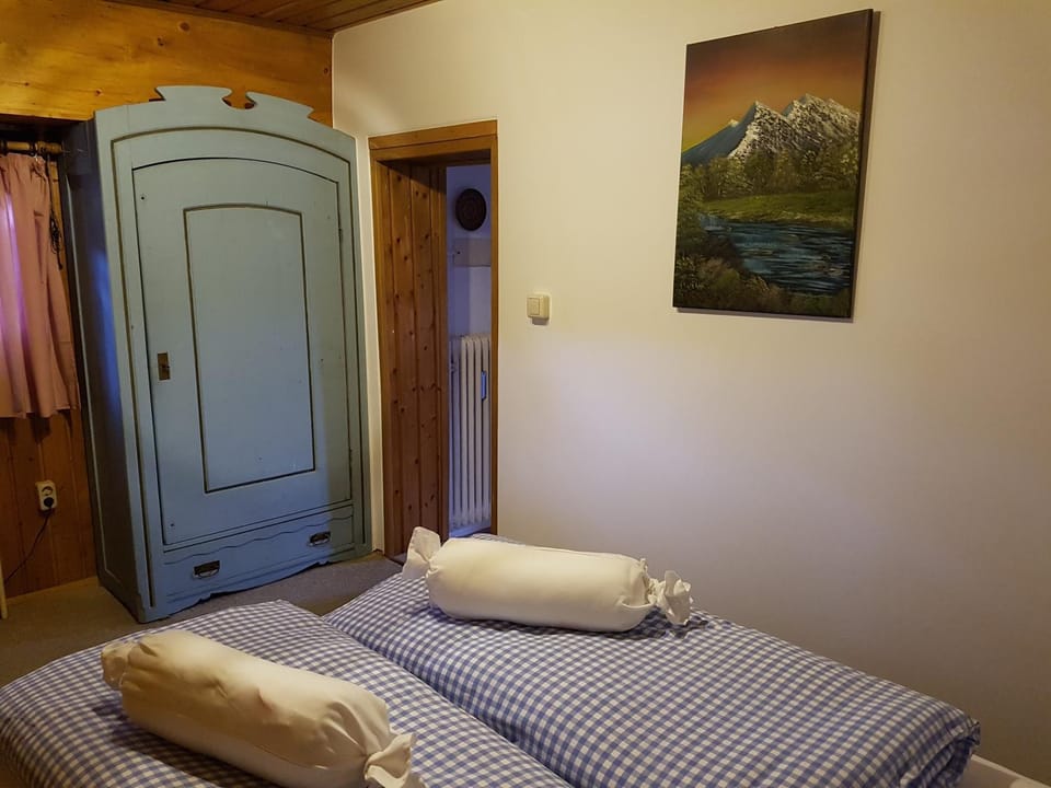 Ferienwohnung Kraihof, 83703 Gmund am Tegernsee Apartment in Bavaria
