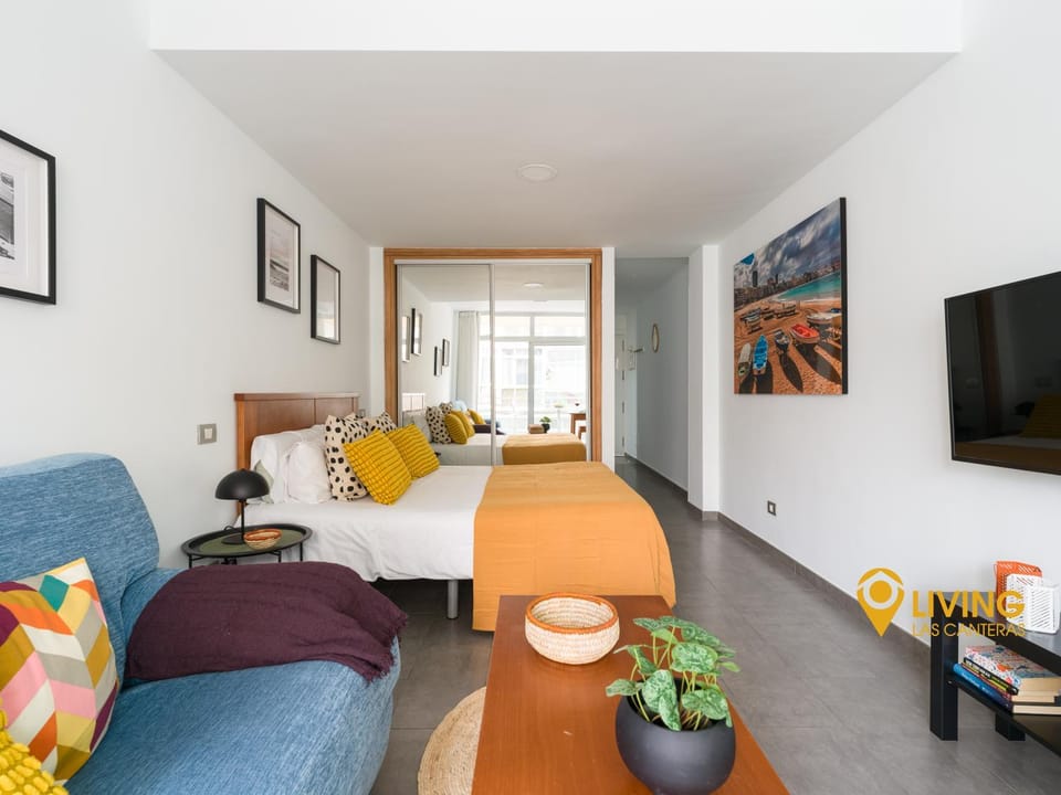 Bed, Seating area, wardrobe
