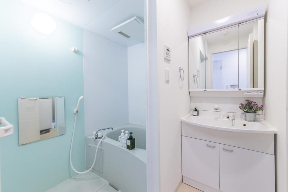 Shower, Bath