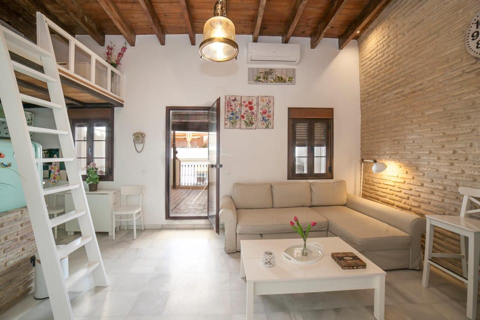 Living room, Lounge or bar, Seating area, Dining area
