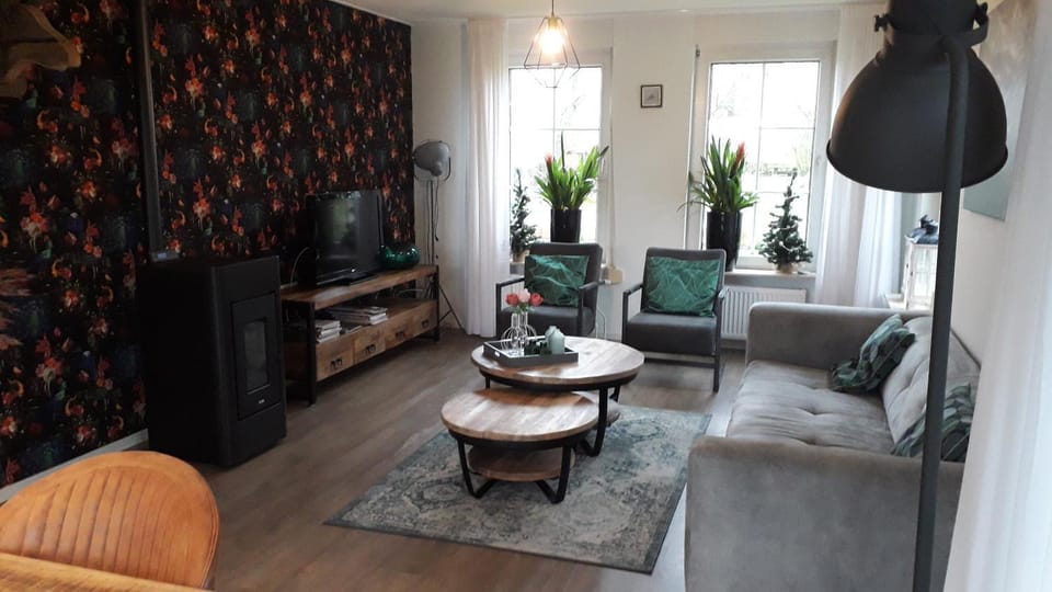 Communal lounge/ TV room, Living room
