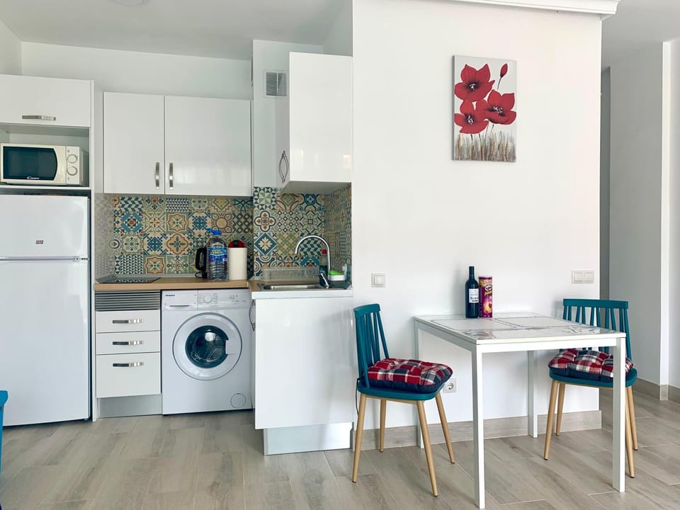 Calm, Cosy and Bright apartment renovated in playa del ingles- WiFi free Apartment in Maspalomas