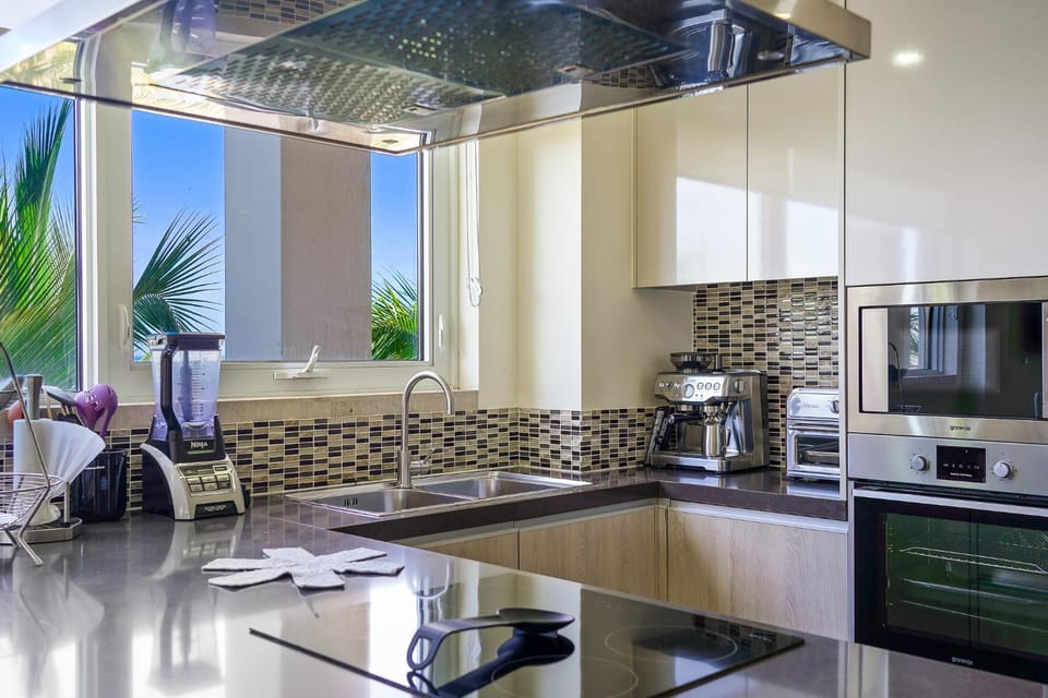 LUXURIOUS APARTMENT IN LEVENT FRONT EAGLE BEACH House in Noord