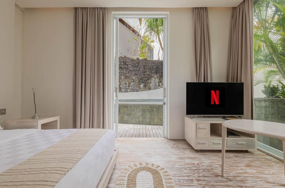 TV and multimedia, Swimming pool