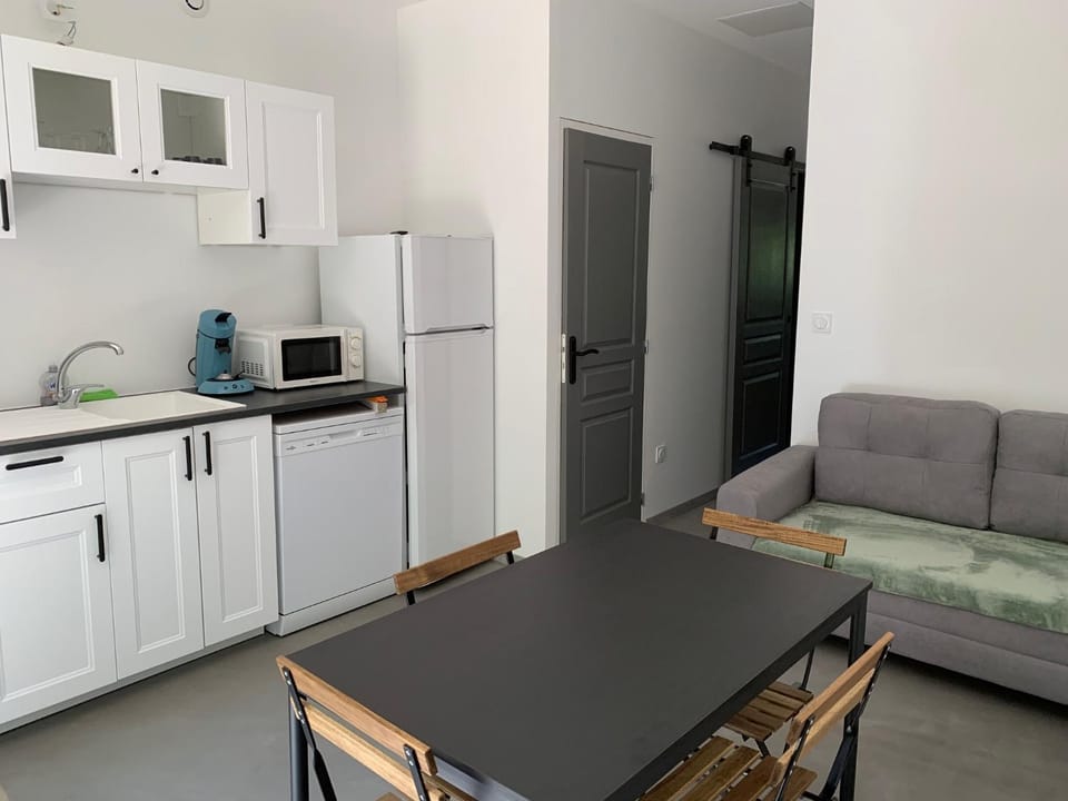 Kitchen or kitchenette, Living room, Seating area, Dining area, dishwasher, minibar, pet friendly, stove