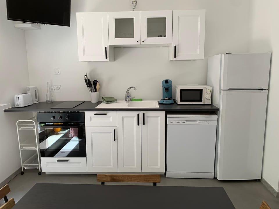 Coffee/tea facilities, Kitchen or kitchenette, dishwasher, minibar, pet friendly, stove, toaster