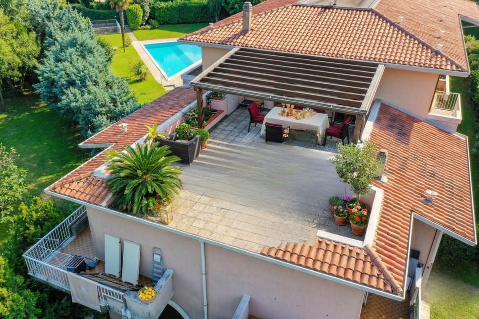 Property building, Garden, Garden view, Pool view, Swimming pool