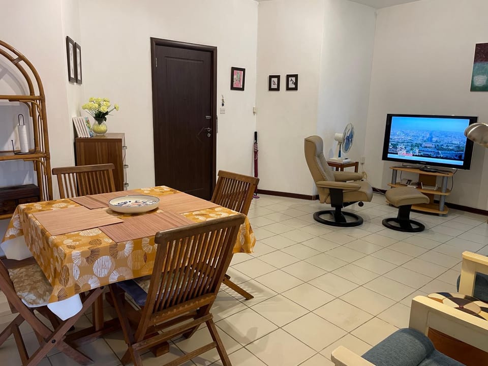 Communal lounge/ TV room, Dinner, locker