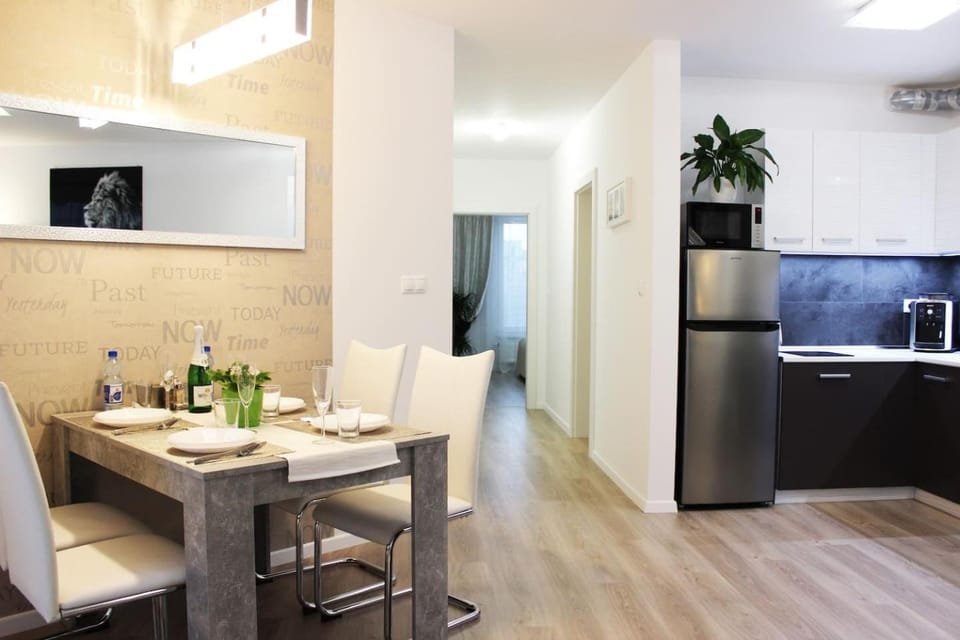 Kitchen or kitchenette, Living room, Photo of the whole room, Decorative detail, Seating area, Dining area