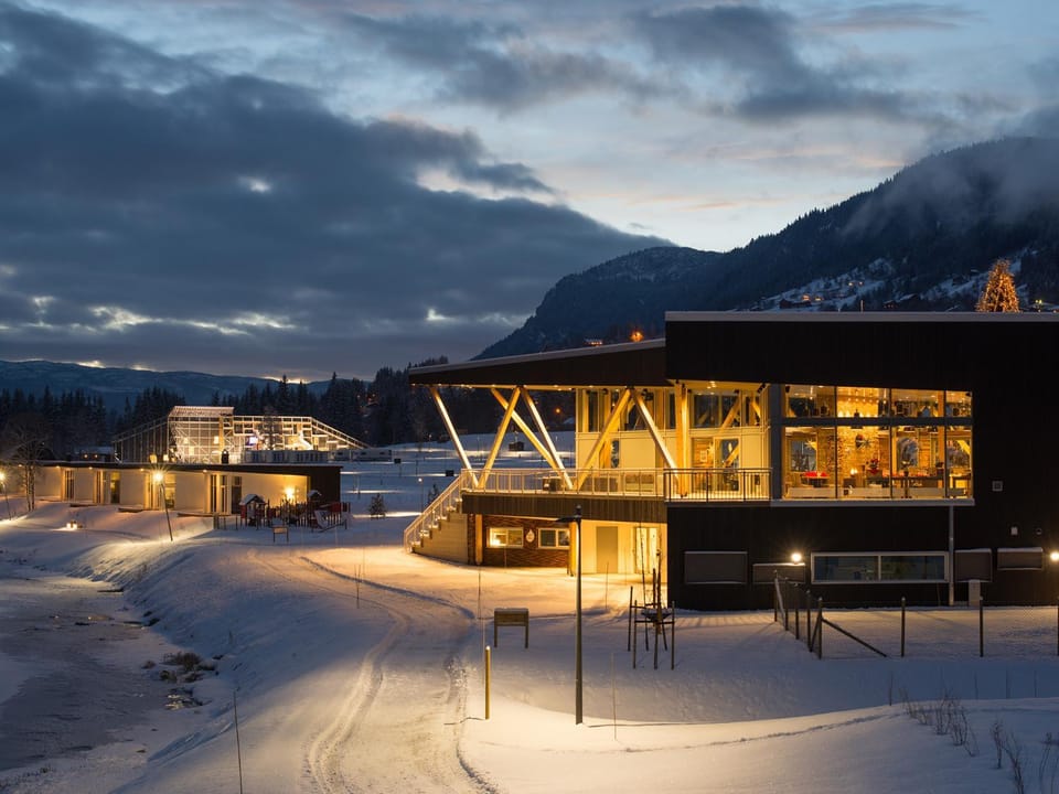Restaurant/places to eat, Facade/entrance, Facade/entrance, Banquet/Function facilities, Food