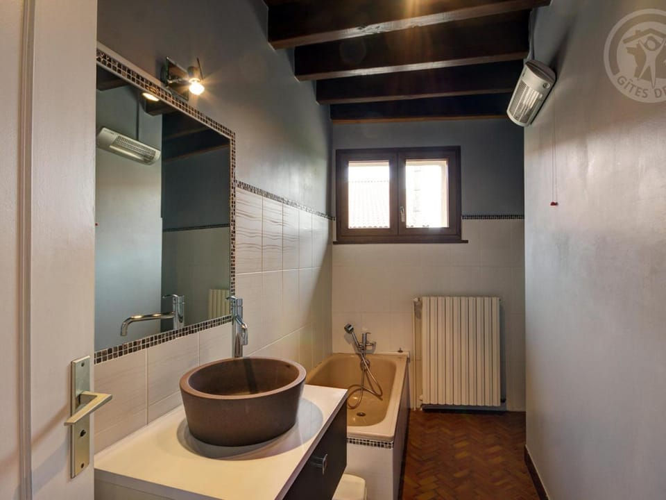 Gîte 3 épis avec 2 chambres, terrasse et Wi-Fi - FR-1-496-161 House in Auvergne-Rhône-Alpes