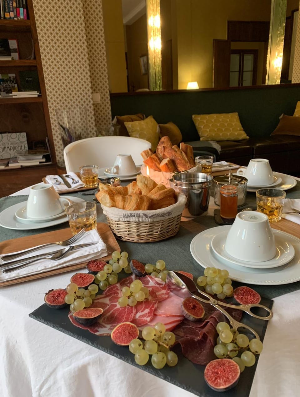Autumn, Breakfast