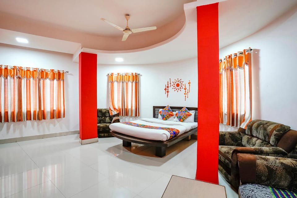 Living room, Photo of the whole room, Seating area, Bedroom