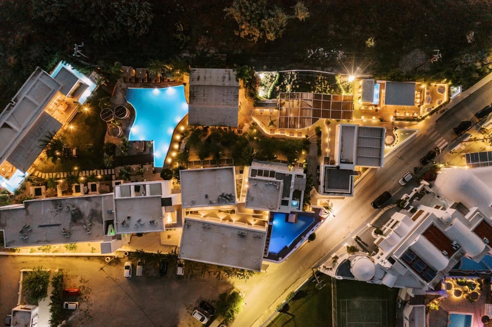 Property building, Bird's eye view, Swimming pool