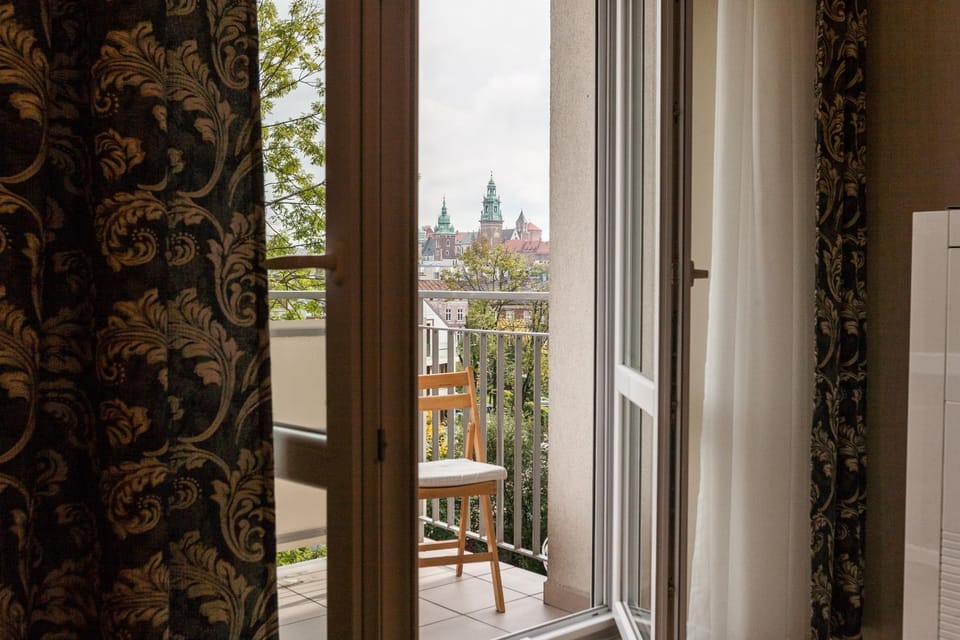 Nearby landmark, Balcony/Terrace, City view