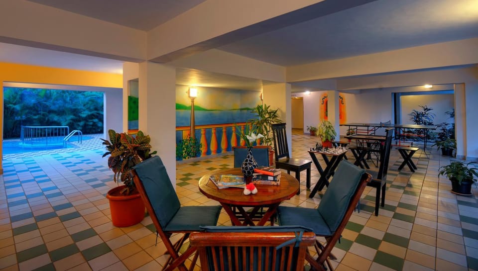 Seating area, Dining area, Breakfast