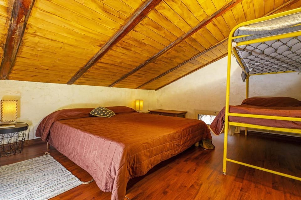 Bedroom, bunk bed
