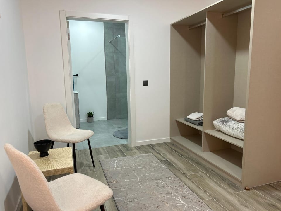 Bedroom, wardrobe