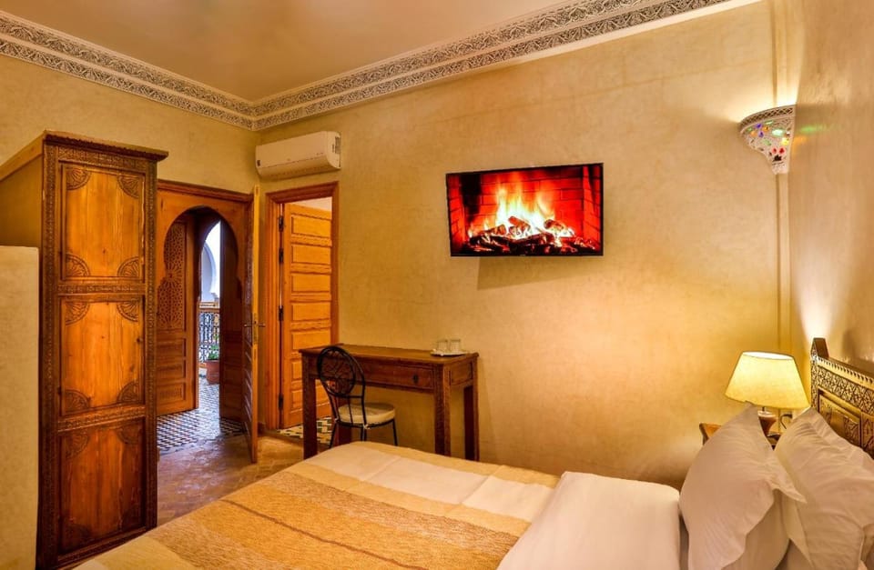 Bed, TV and multimedia, Photo of the whole room, Bedroom, flat iron, internet, wardrobe, air conditioner