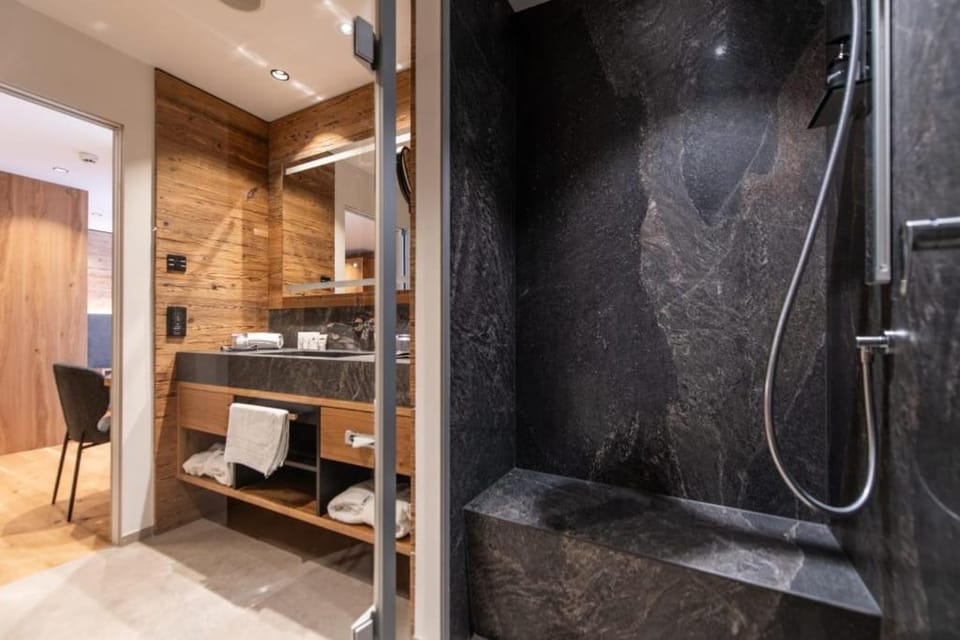 PETE Alpine Boutique Hotel - klein und fein - Private SPA Suiten und Zimmer Boutique hotel in Saint Anton am Arlberg