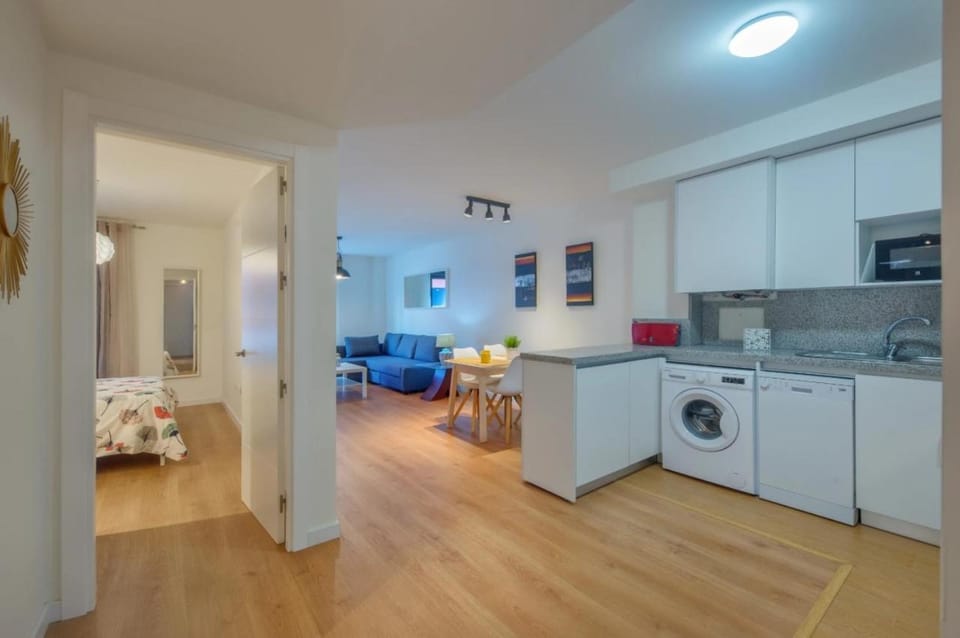 Kitchen or kitchenette, Dining area, dishwasher, washing machine