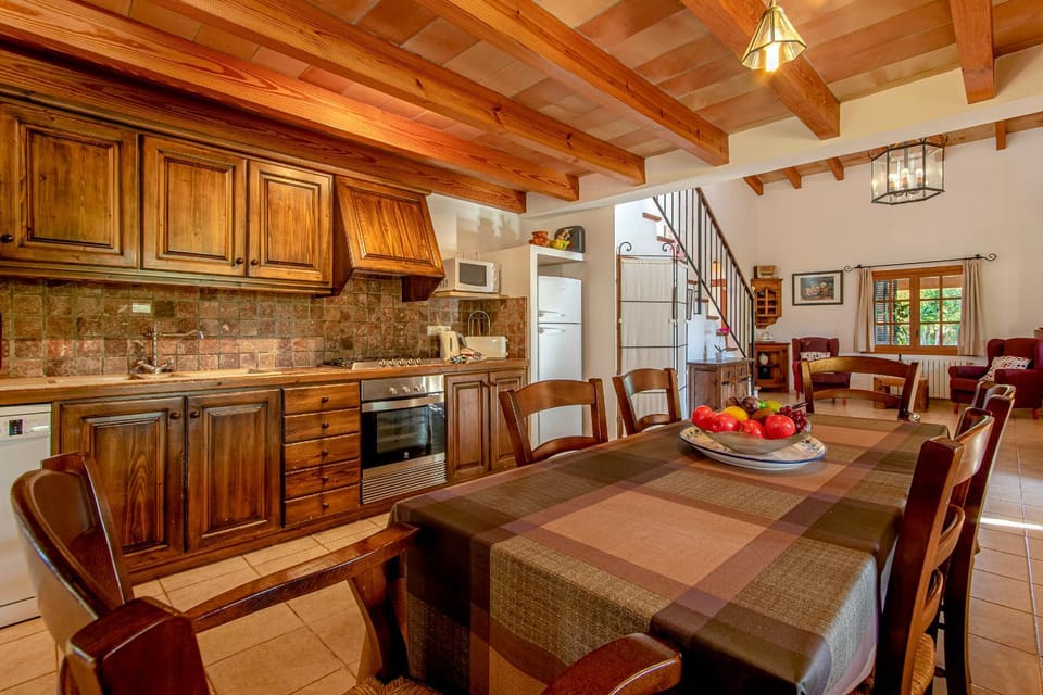 Kitchen or kitchenette, Communal kitchen