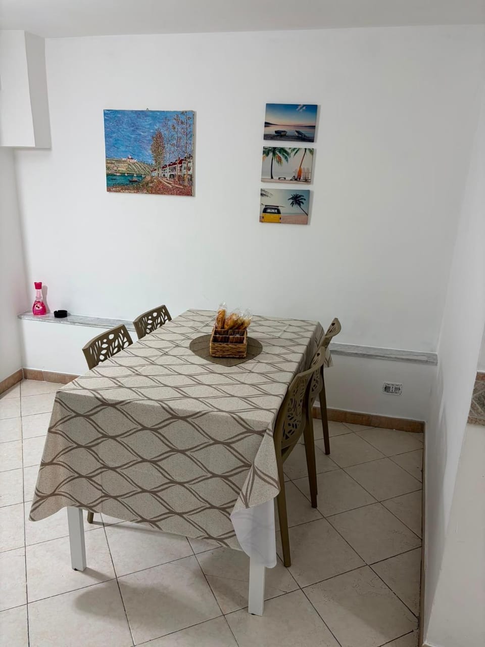 Seating area, Dining area, kitchen