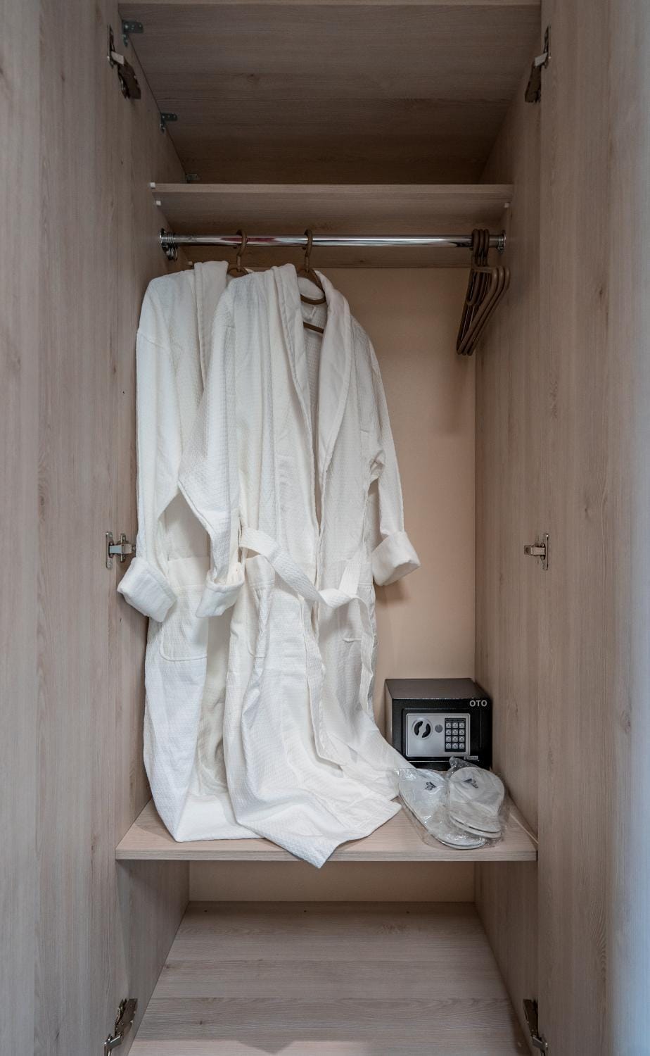 Bathroom, safe, towels, wardrobe