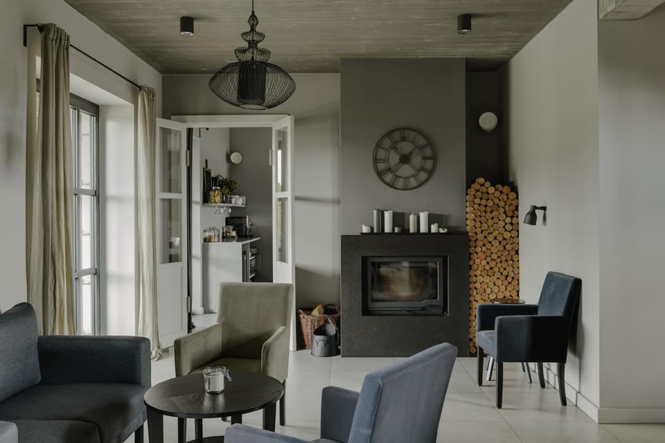 Communal lounge/ TV room