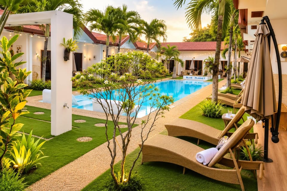 Pool view, Swimming pool, sunbed